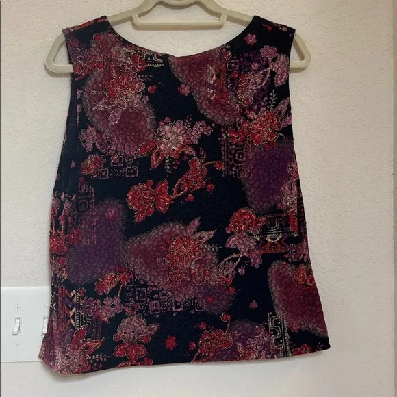 White Stag Black and Red Patterned Shell Size L - Picture 2 of 4